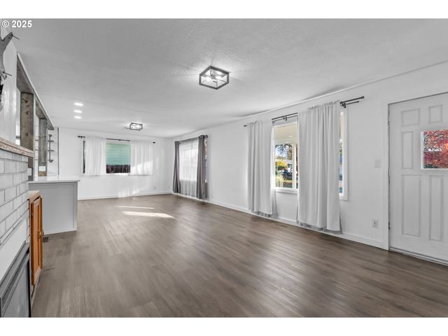 522 HEWITT Ave, Roseburg, OR 97470