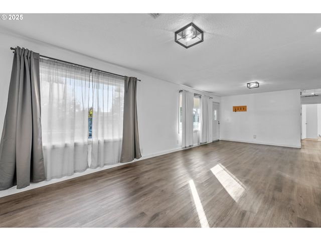 522 HEWITT Ave, Roseburg, OR 97470