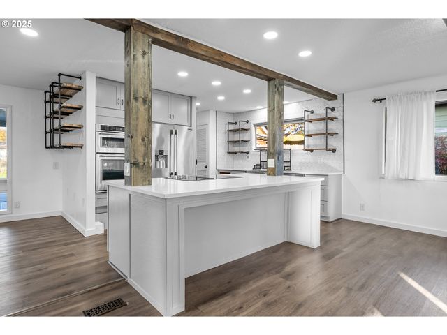 522 HEWITT Ave, Roseburg, OR 97470