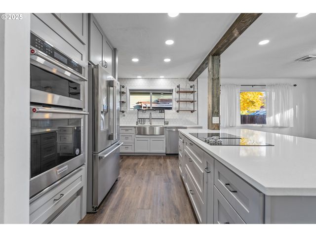 522 HEWITT Ave, Roseburg, OR 97470