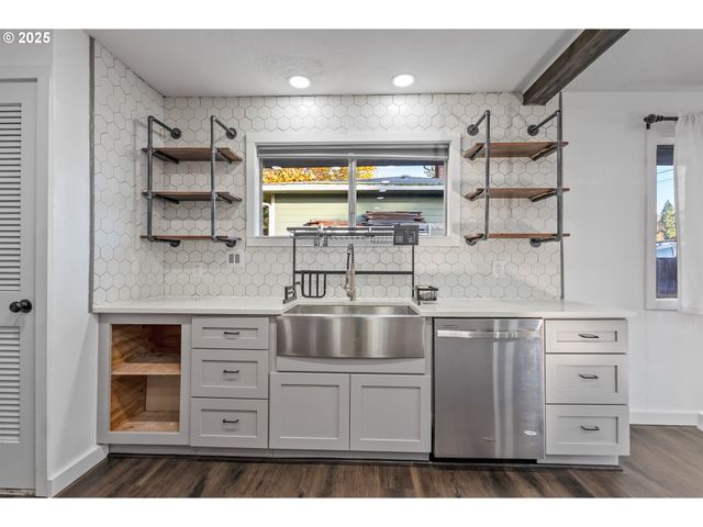 522 HEWITT Ave, Roseburg, OR 97470