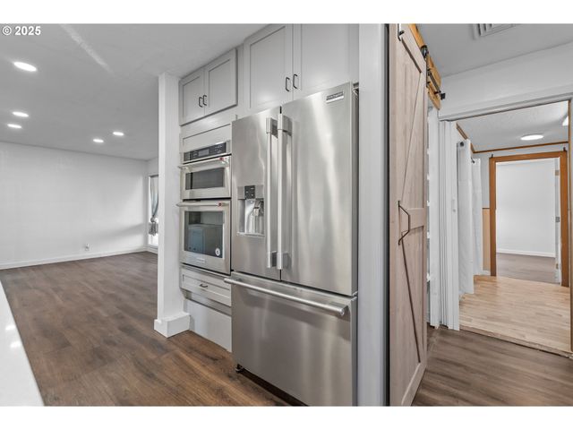 522 HEWITT Ave, Roseburg, OR 97470