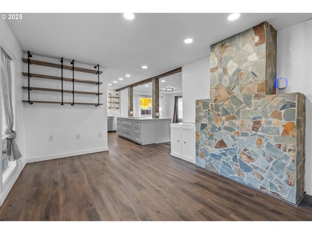 522 HEWITT Ave, Roseburg, OR 97470