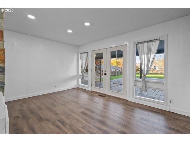 522 HEWITT Ave, Roseburg, OR 97470