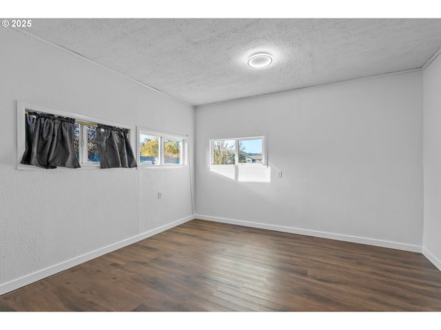 522 HEWITT Ave, Roseburg, OR 97470