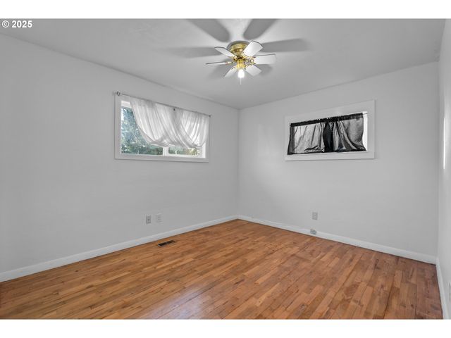 522 HEWITT Ave, Roseburg, OR 97470