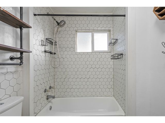 522 HEWITT Ave, Roseburg, OR 97470