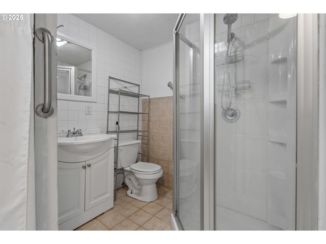 522 HEWITT Ave, Roseburg, OR 97470