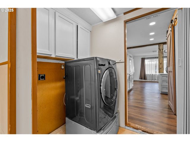 522 HEWITT Ave, Roseburg, OR 97470