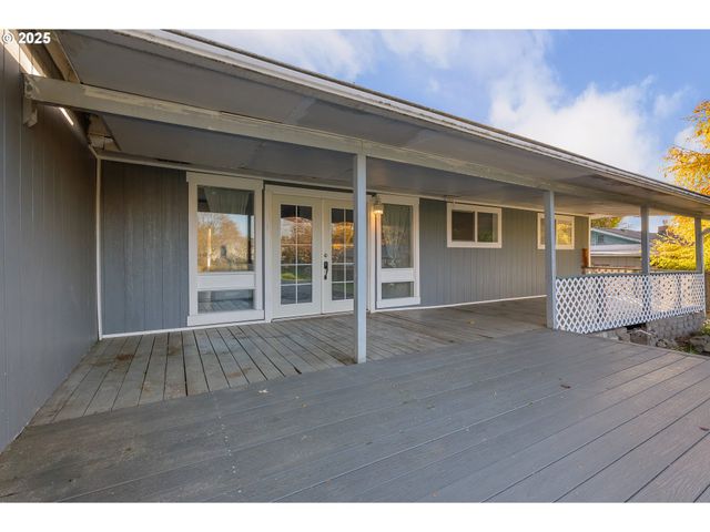 522 HEWITT Ave, Roseburg, OR 97470