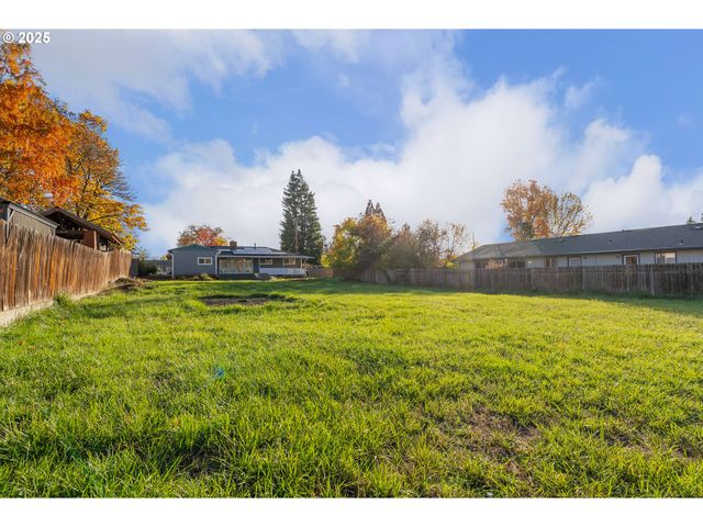 522 HEWITT Ave, Roseburg, OR 97470