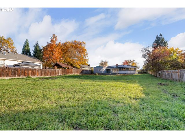 522 HEWITT Ave, Roseburg, OR 97470
