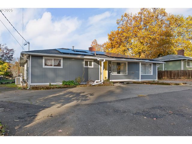522 HEWITT Ave, Roseburg, OR 97470