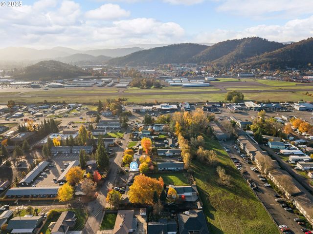 522 HEWITT Ave, Roseburg, OR 97470