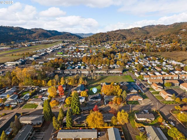 522 HEWITT Ave, Roseburg, OR 97470