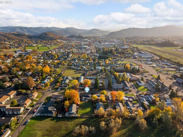 522 HEWITT Ave, Roseburg, OR 97470