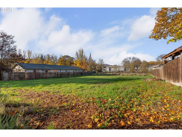 522 HEWITT Ave, Roseburg, OR 97470