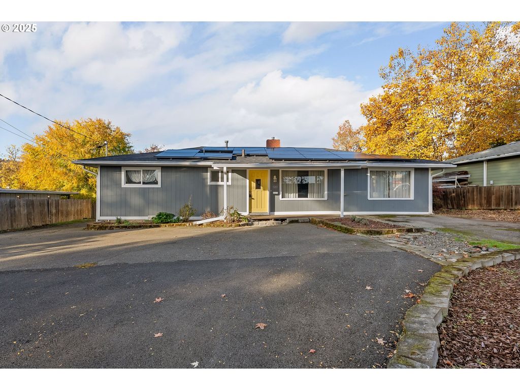 522 HEWITT Ave, Roseburg, OR 97470