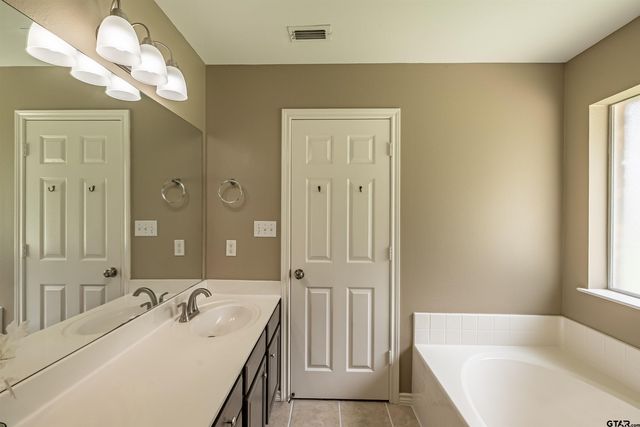 20700 Bluegrass Cir, Flint, TX 75762
