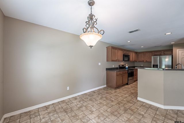 20700 Bluegrass Cir, Flint, TX 75762