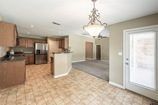 20700 Bluegrass Cir, Flint, TX 75762