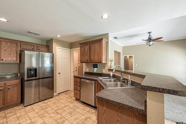 20700 Bluegrass Cir, Flint, TX 75762
