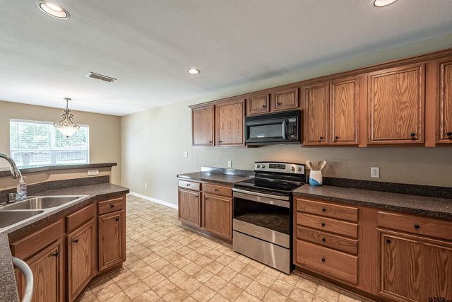 20700 Bluegrass Cir, Flint, TX 75762