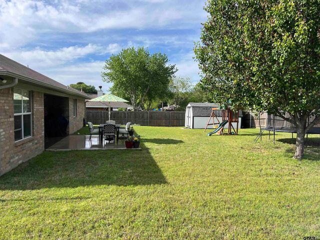 20700 Bluegrass Cir, Flint, TX 75762