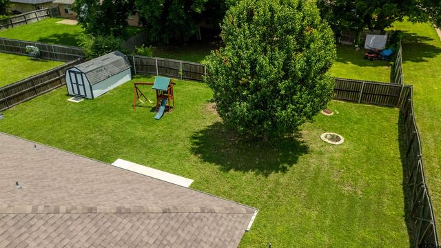 20700 Bluegrass Cir, Flint, TX 75762