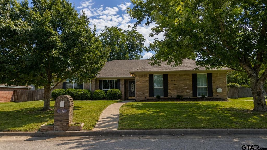 20700 Bluegrass Cir, Flint, TX 75762