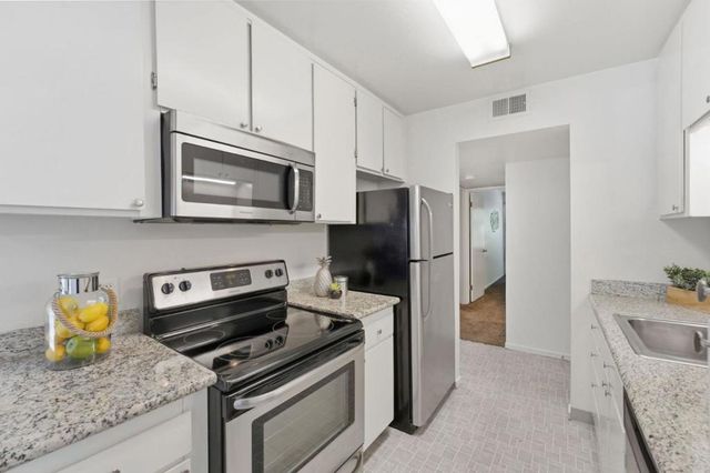 312 Tradewinds Drive 10, San Jose, CA 95123