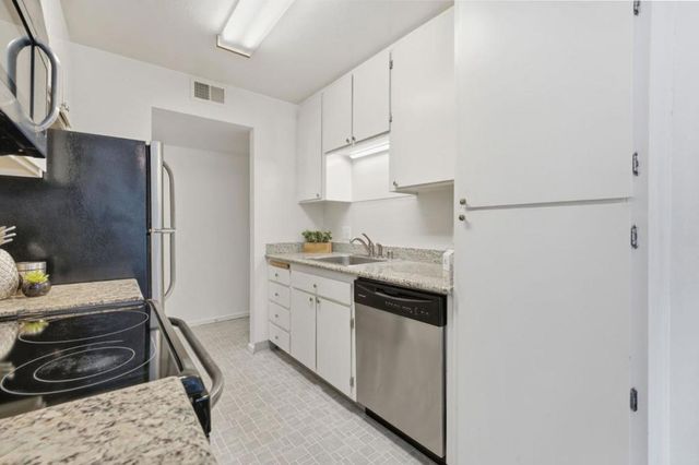 312 Tradewinds Drive 10, San Jose, CA 95123