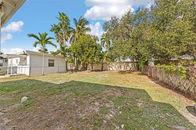 608 NW 6th Ct, Hallandale Beach, FL 33009