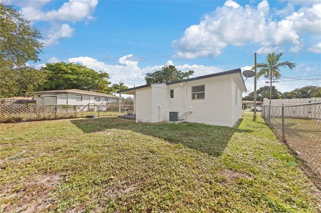 608 NW 6th Ct, Hallandale Beach, FL 33009