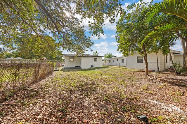 608 NW 6th Ct, Hallandale Beach, FL 33009