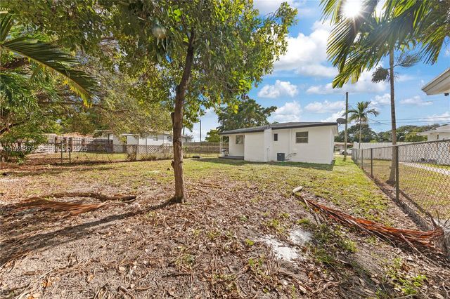 608 NW 6th Ct, Hallandale Beach, FL 33009