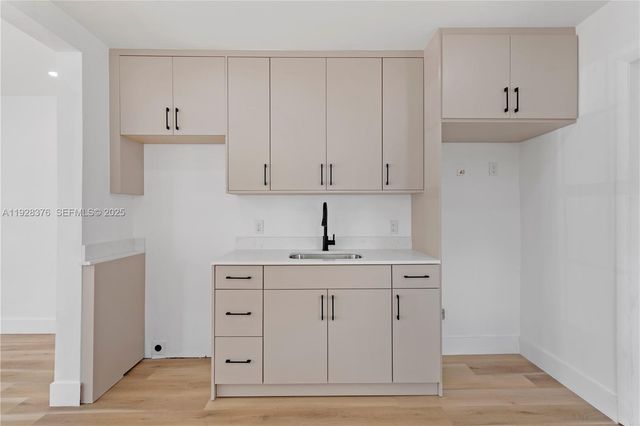 608 NW 6th Ct, Hallandale Beach, FL 33009