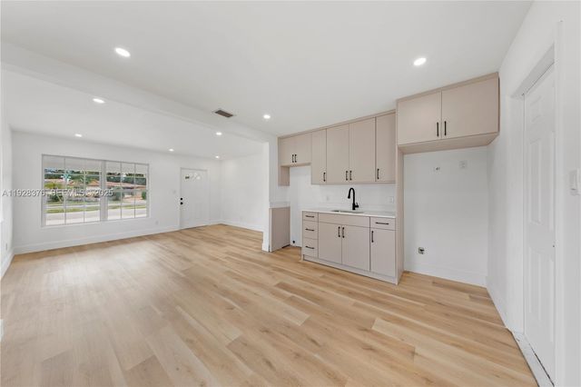 608 NW 6th Ct, Hallandale Beach, FL 33009