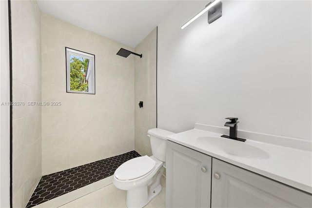 608 NW 6th Ct, Hallandale Beach, FL 33009