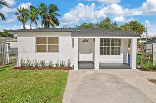 608 NW 6th Ct, Hallandale Beach, FL 33009