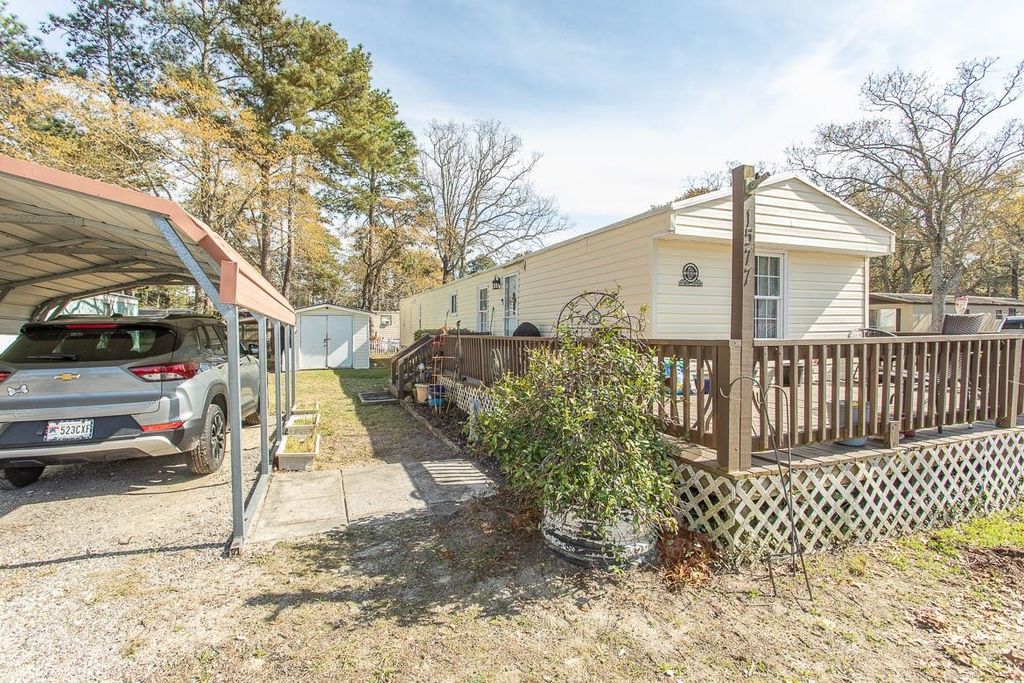 1577 Crystal Lake Dr., Myrtle Beach, SC 29575