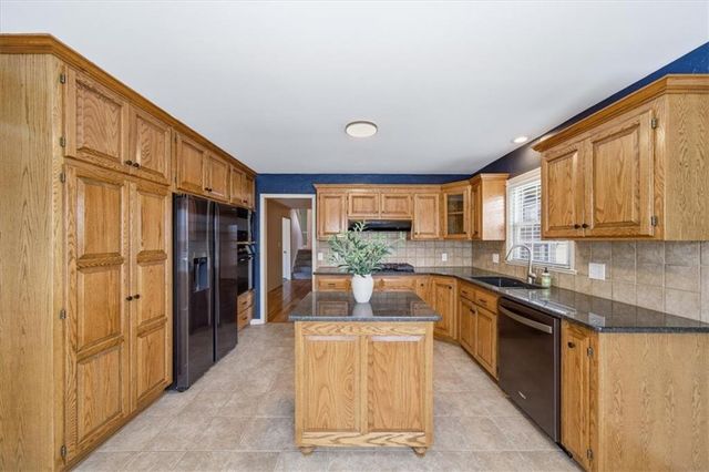 10813 Beacon Avenue, Kansas City, MO 64134