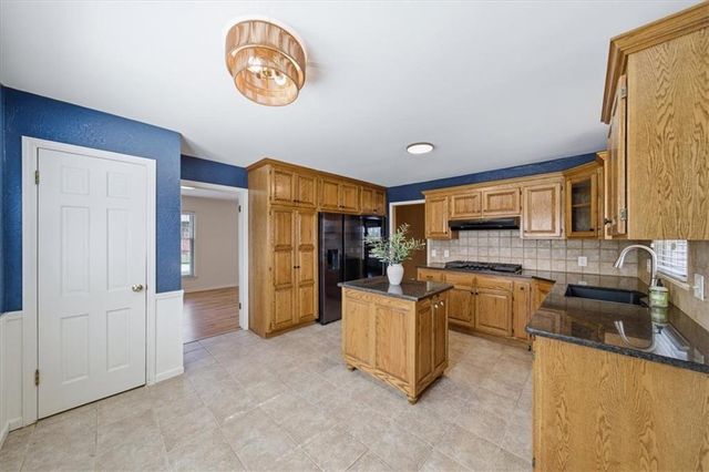 10813 Beacon Avenue, Kansas City, MO 64134