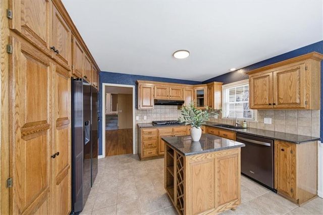 10813 Beacon Avenue, Kansas City, MO 64134