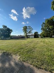 1075 E Merchant Street, Kankakee, IL 60901