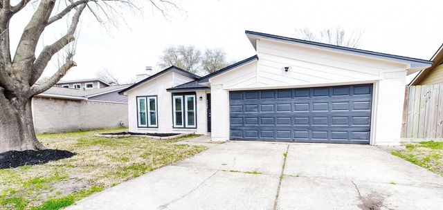 3402 Pecan Grove Drive, Baytown, TX 77521