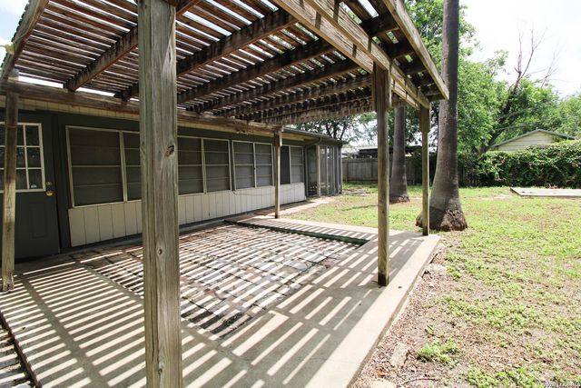 4102 WAIKIKI DR, San Antonio, TX 78218