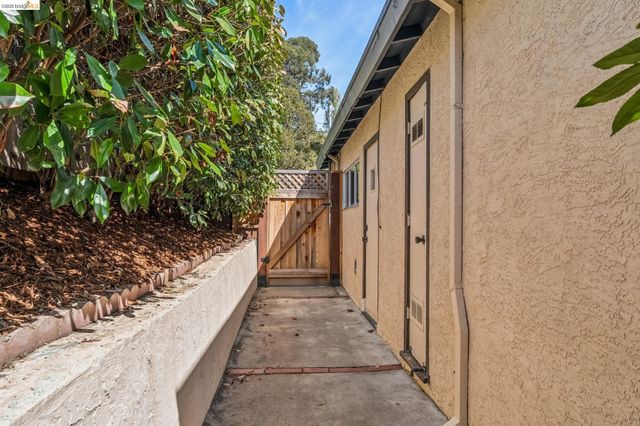 4038 Fariss Ln, El Sobrante, CA 94803