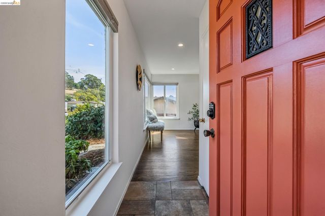 4038 Fariss Ln, El Sobrante, CA 94803