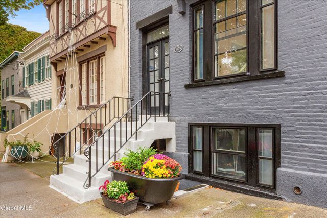 142 Chestnut Street, Albany, NY 12210